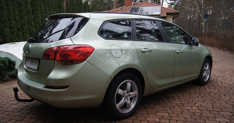 Opel Astra cena 26900 przebieg: 136000, rok produkcji 2011 z Kałuszyn małe 379